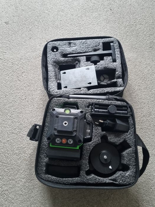 Laser de nivel cu 2 baterii