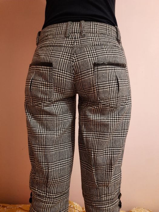 Панталони до коляно TRF нови