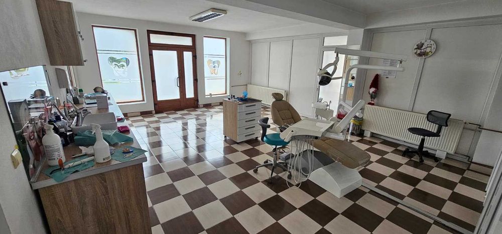 Închiriez spațiu comercial/medical - 120 mp - Abrud, str Detunata - 500€/lună