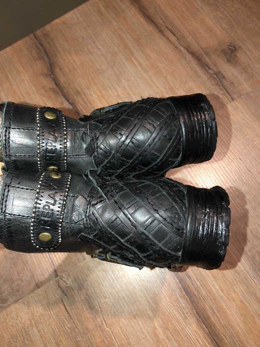 Зимни боти Replay