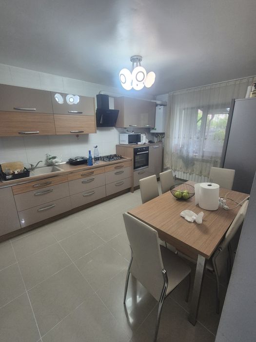Casa de vanzare Pitesti la 2,5 km de centrul orasului Pitesti