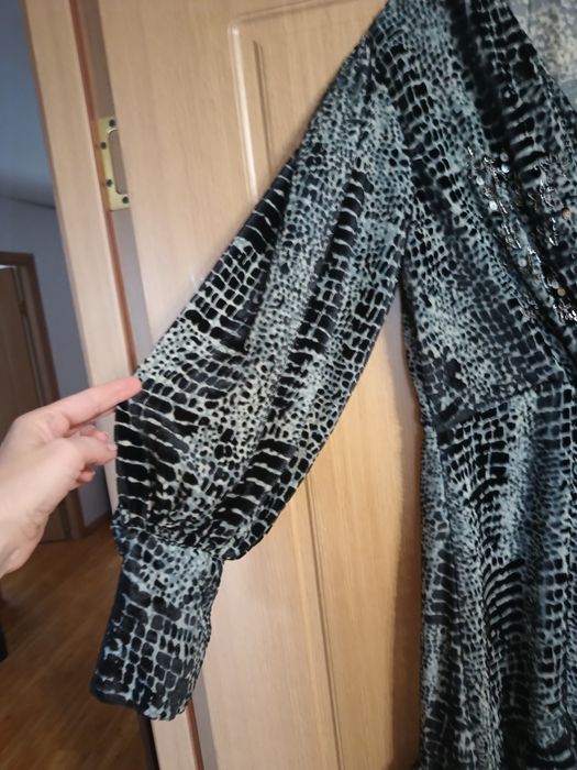 Rochie de seară ușoară și elegantă