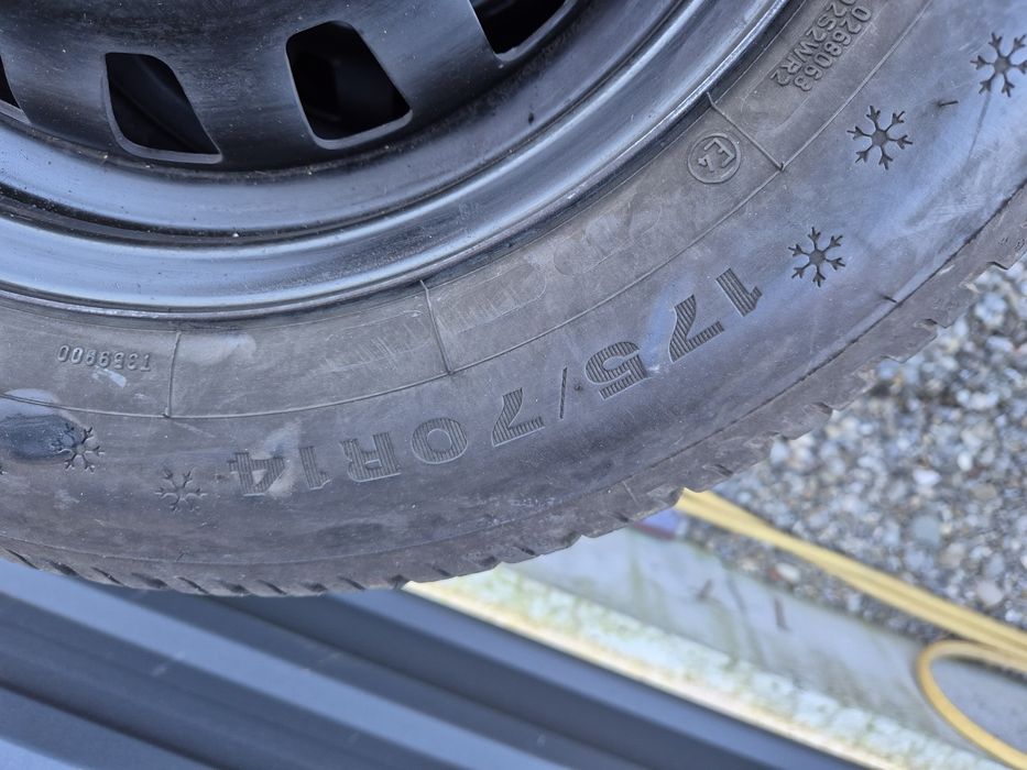 Vând jante+cauciucuri de Opel Corsa D 175/70/14 M+S imp Germania