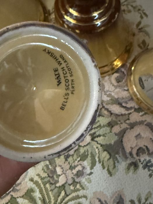 колекция от 5 стари порцеланови бутилки от уиски белс