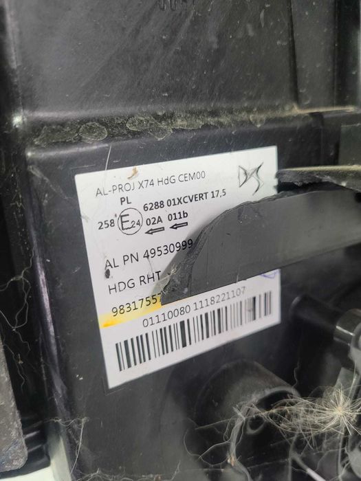 Far stanga dreapta cu defect Citroen DS7 Crossback 2019