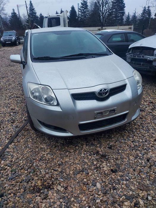 Toyota Auris 1.6vvti на части !!!