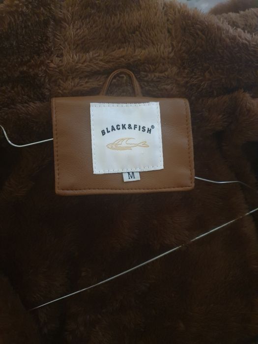 Кафяво кожено яке с пухкава яка