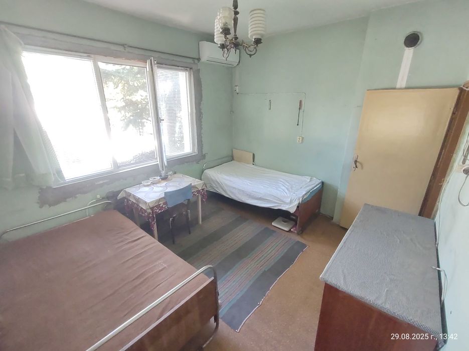 Продавам етаж от къща в Първомай