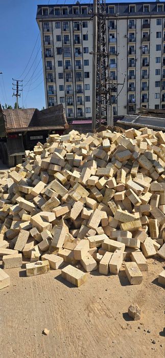 Кирпич жженый от завода изготовителя.