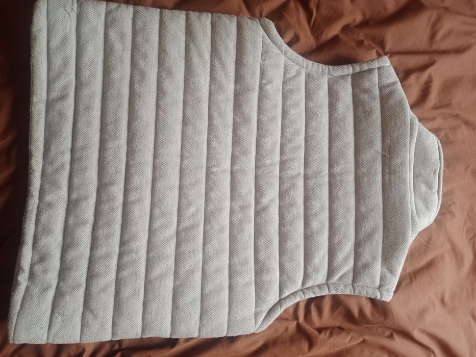 Безрукавка в отличном состоянии