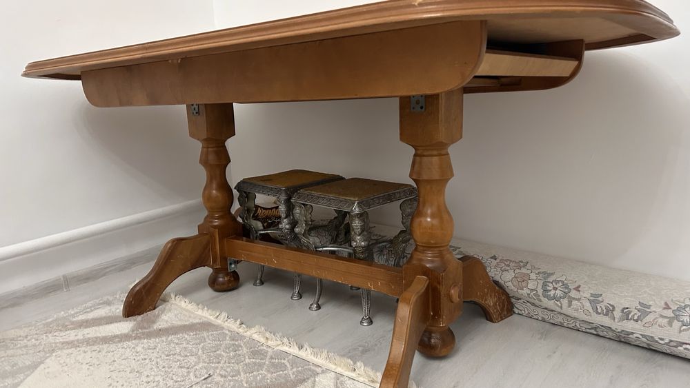 стол из натурального дерева