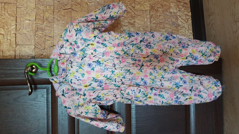 Демисезонный комбинезон для девочки