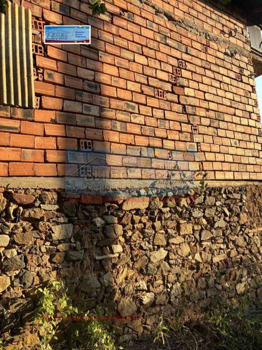 Къща в с. Зелениград 75 м² и двор 390 м²