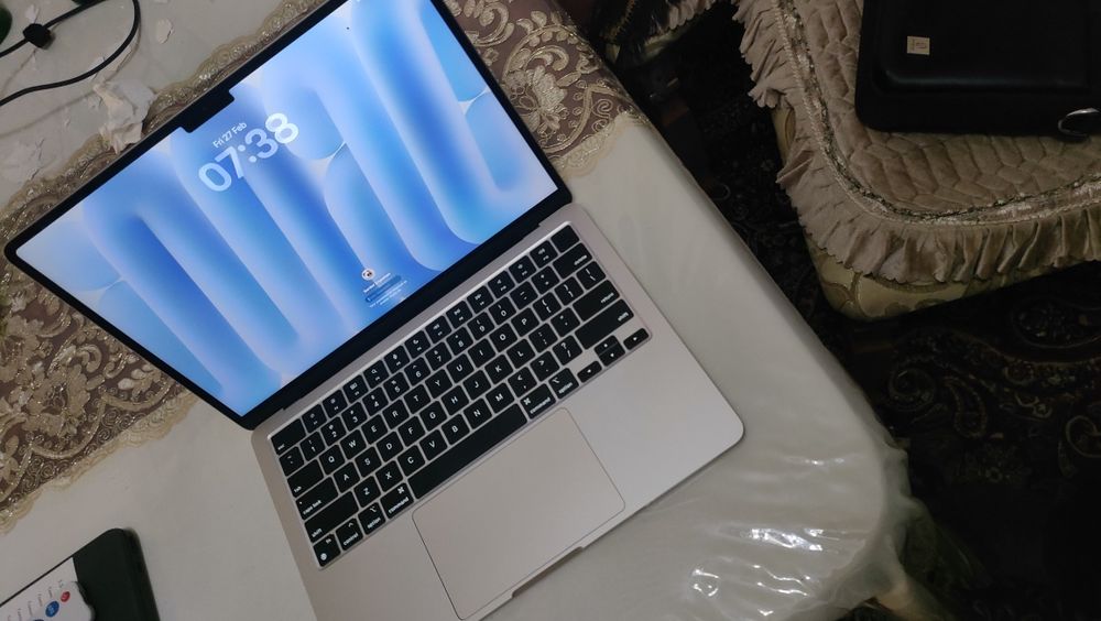 MacBook air M2 16/256 GB