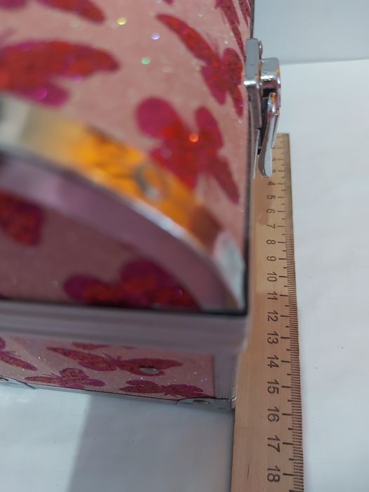 Шкатулка с бабочками.