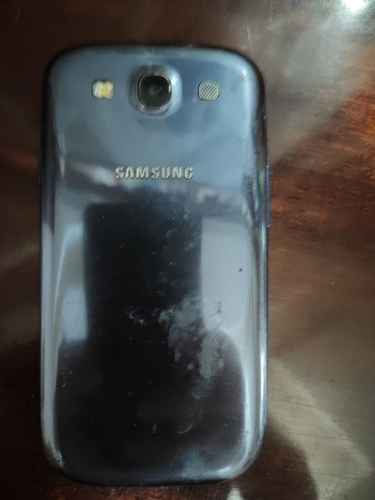 Телефон SAMSUNG в рабочем состоянии