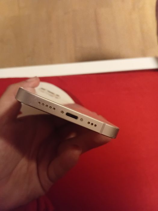 Se vinde un iPhone 13 funcționează impecabil