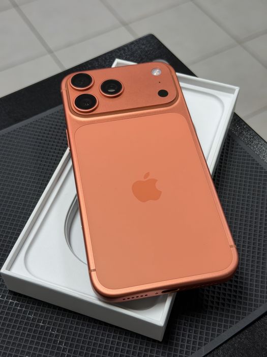 Apple iPhone 17 Pro Cosmic Orange 512GB КатоНов 2г Гаранция