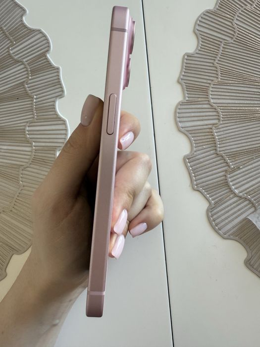 Продам iphone 15 128 gb