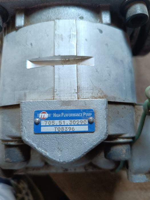 Гидро насос на бульдозер