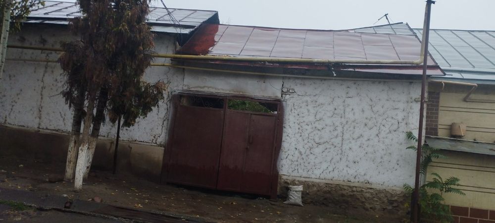 Uy sotiladi parkentni sentrida