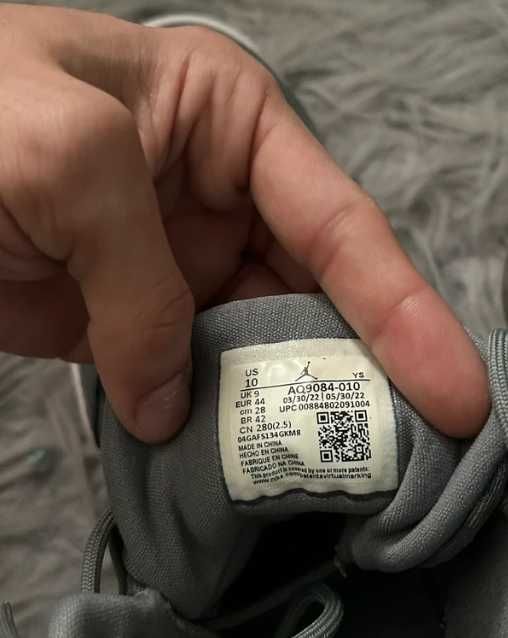 Jordan Max Aura Grey – mărimea 44, stare foarte bună