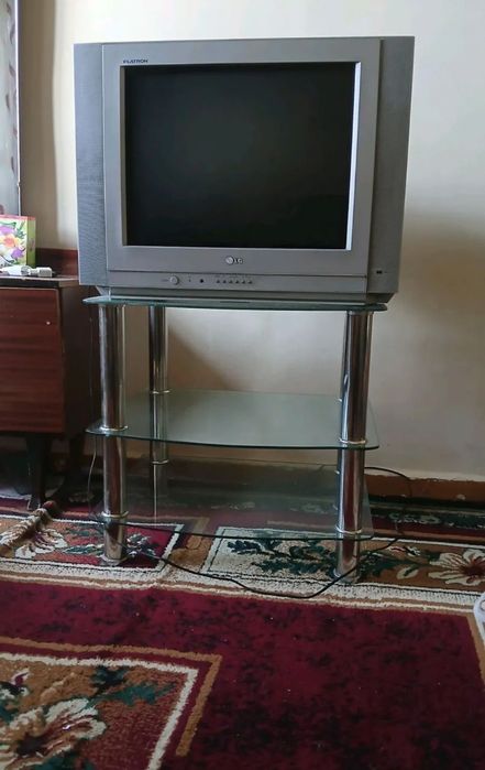 Продаётся телевизор LG вместе с подставкой