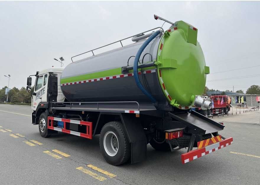 Вакуумная ассенизаторская машина HOWO 12 м³