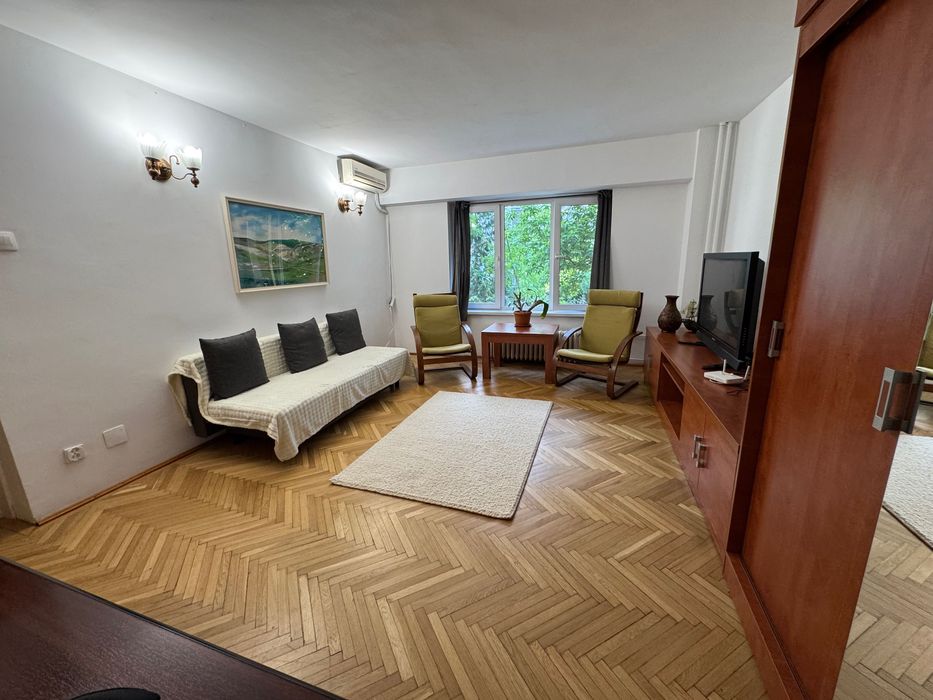 Închiriez garsoniera