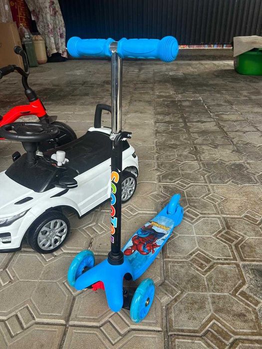 Велосипед, машинка и самокат