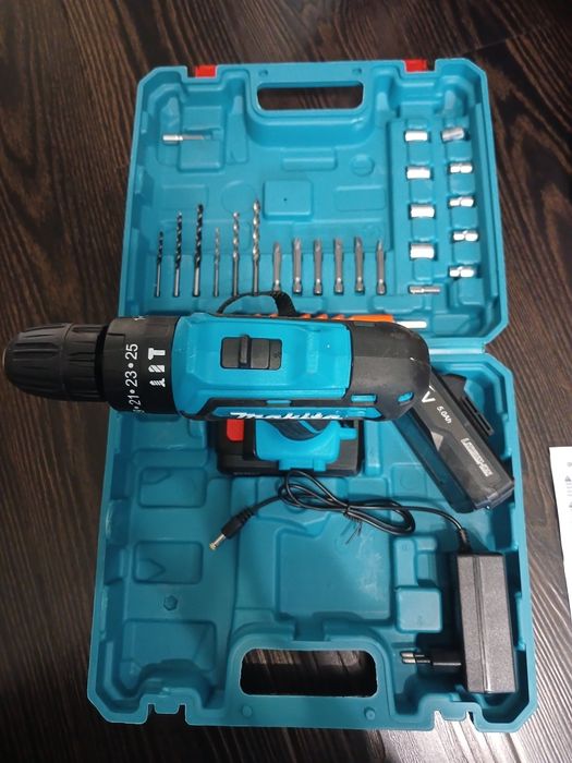 Шуруповерт Makita