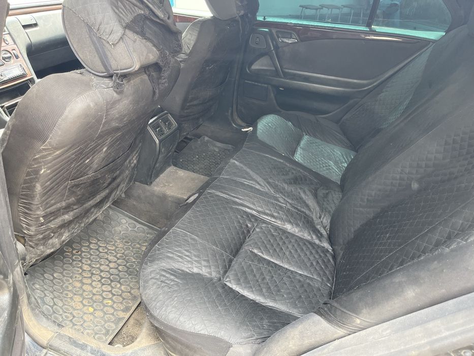 Продам машину мерседес W210