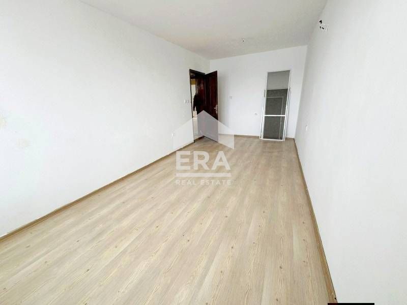 Продава се Тристаен апартамент в Хасково, Център - 93 кв.м за 516 €/кв.м - Снимка #3