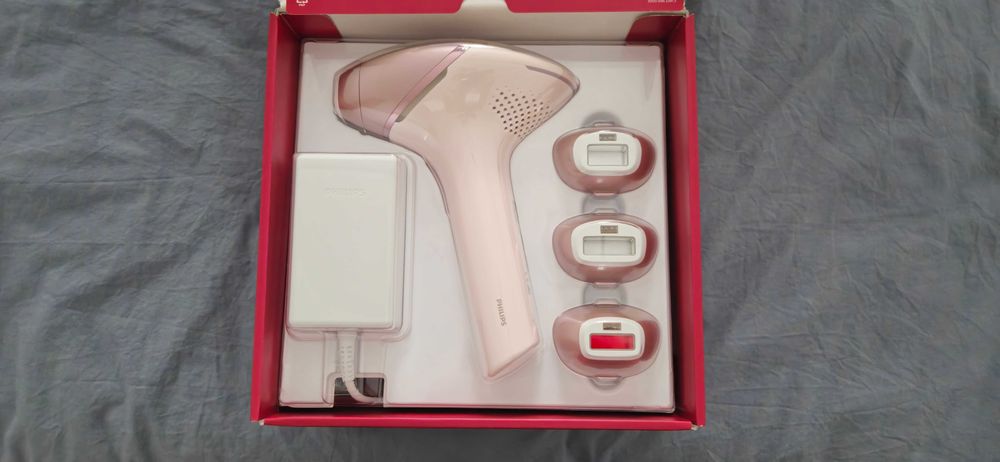 Фотоепилатор Philips Lumea Series 9900 BRI977
