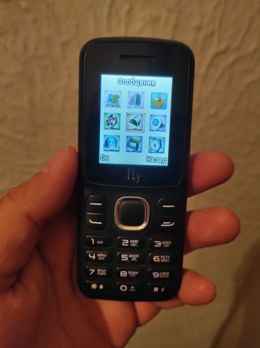 Продам дёшево кнопочный телефон.