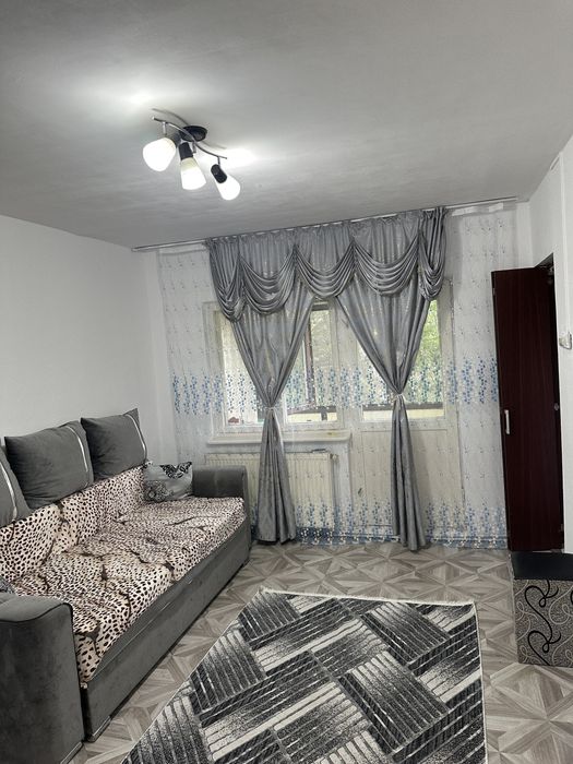 Vând garsionera luminișului 11 B