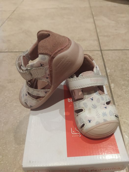 Сандали на biomecanics номер 19