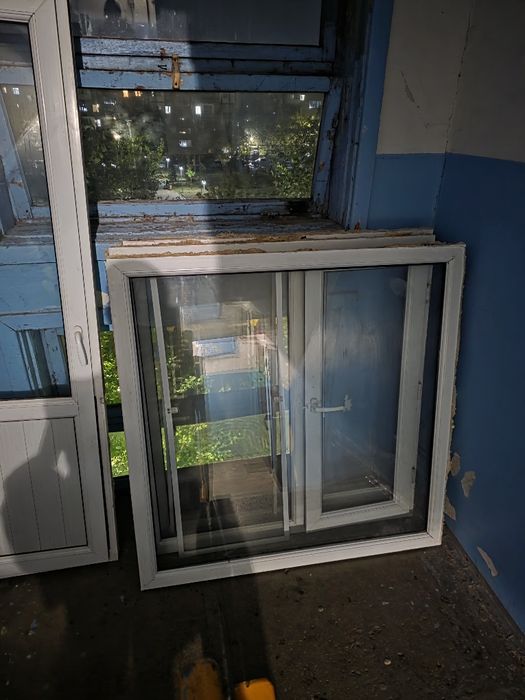 Продам б/у окна 2шт и дверь с окном