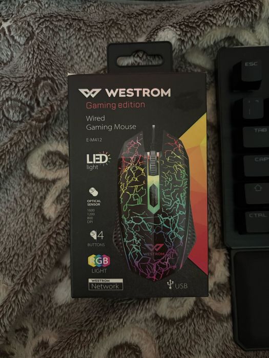 Геймърска клавиатура,мишка и подлошка