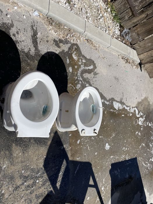 Мивки с батерии и седала  с пласмасови блокове