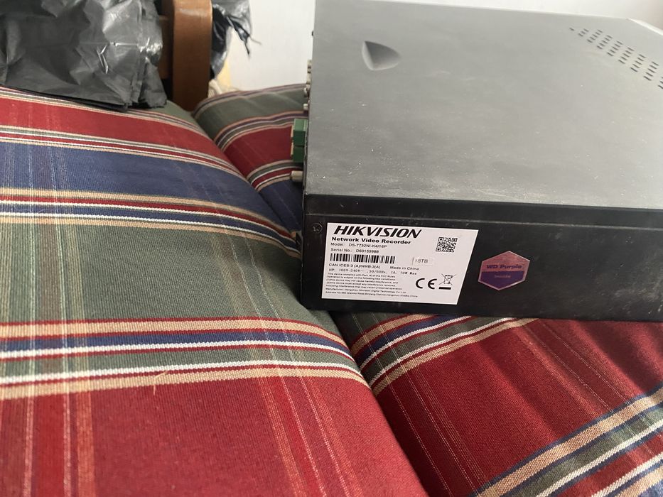 Nvr poe  Hikvision DS-7732NI-K4/16P si camere