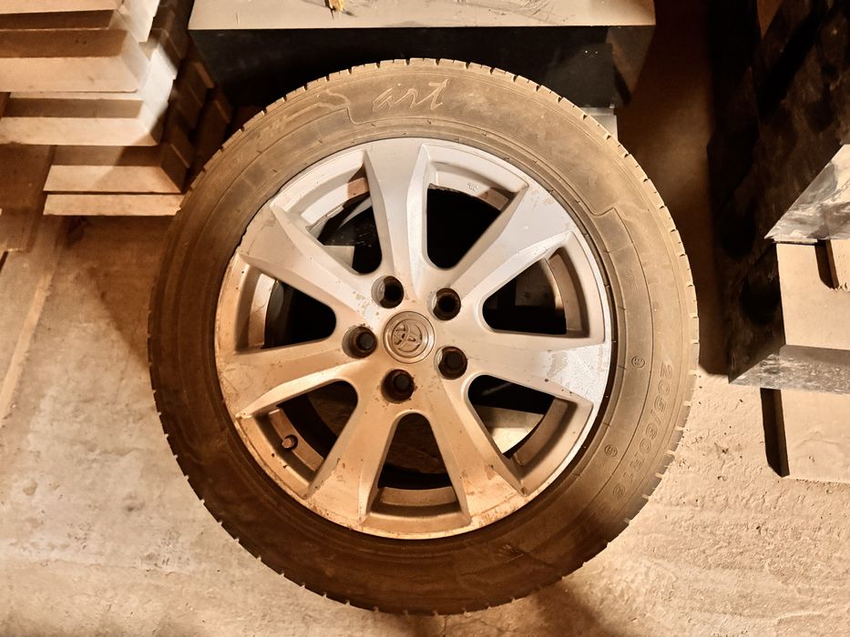 Диски с шинами от Toyota Camry