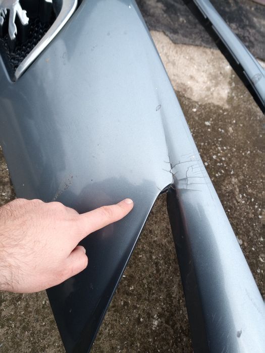 Продавам предна броня за Пежо 207