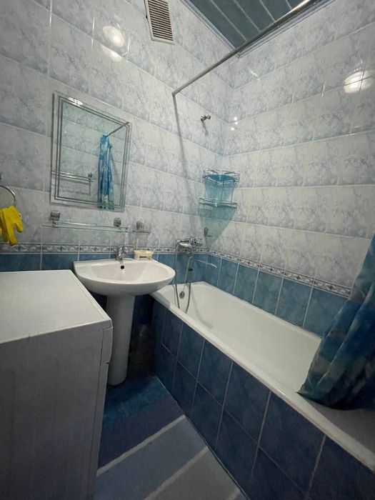 Чиланзар 10.  2 х комнатная аренда. Срочно