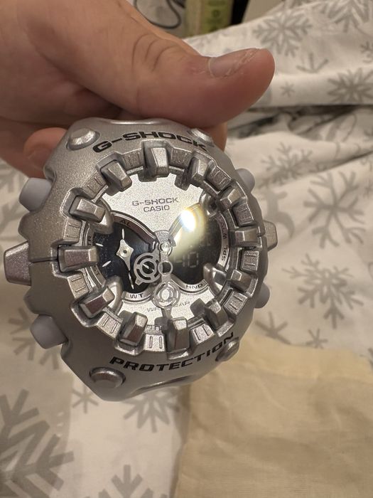 Gshock часовник нов. С гаранционна карта и всички документи. С dustbag и кутията