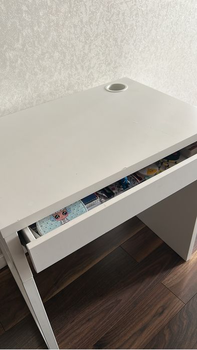 Отдам бесплатно с самовывозом столы икеа