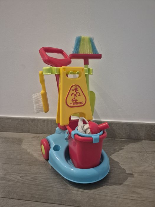 Vand jucarii de curatat