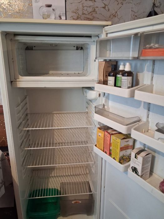 Продам холодильник все работает