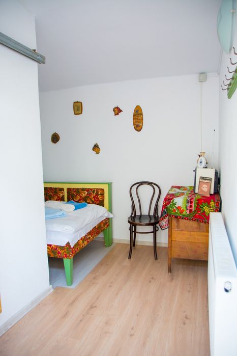 Inchiriez pensiune calimanesti caciulata 4 camere lac pescuit