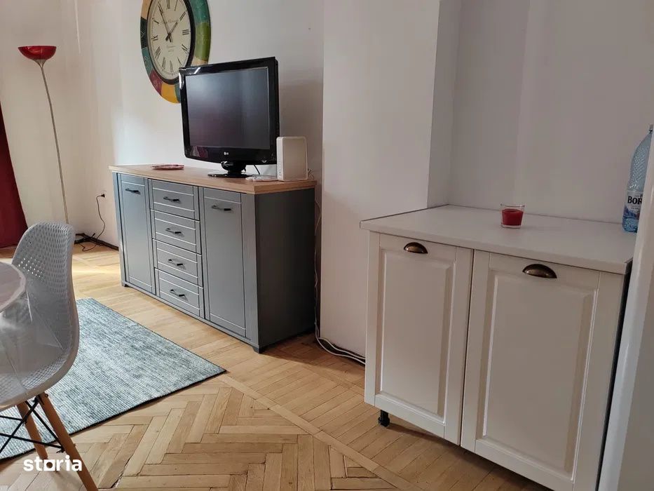 Studio | Piaţa Romana | Metrou Romana 3' | Cartureşti Verona | Moder